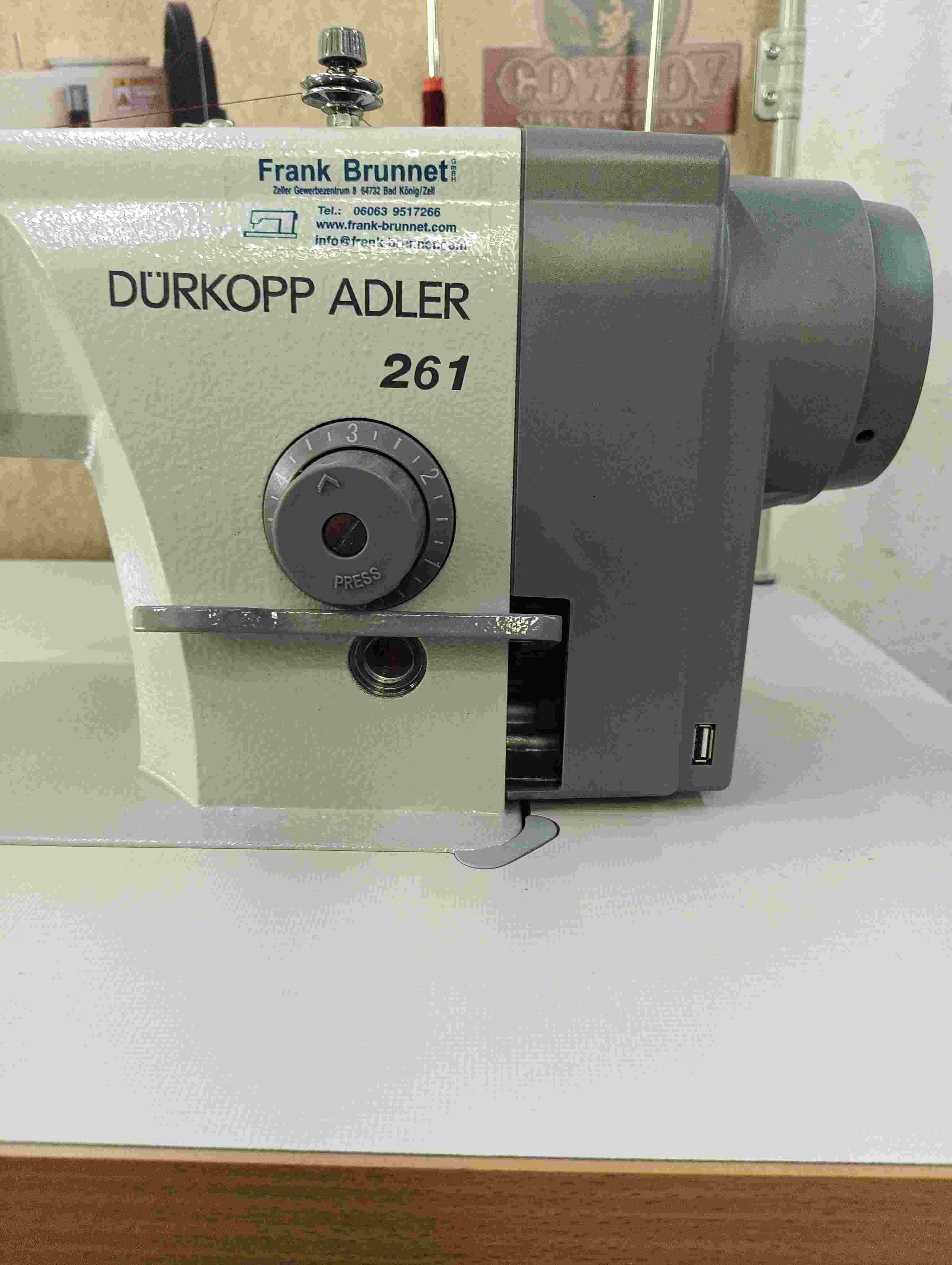 Industrienähmaschine Dürkopp Adler 261 Fadenabschneider leiser 230 V Motor für leichte bis mittlere Materialstärken