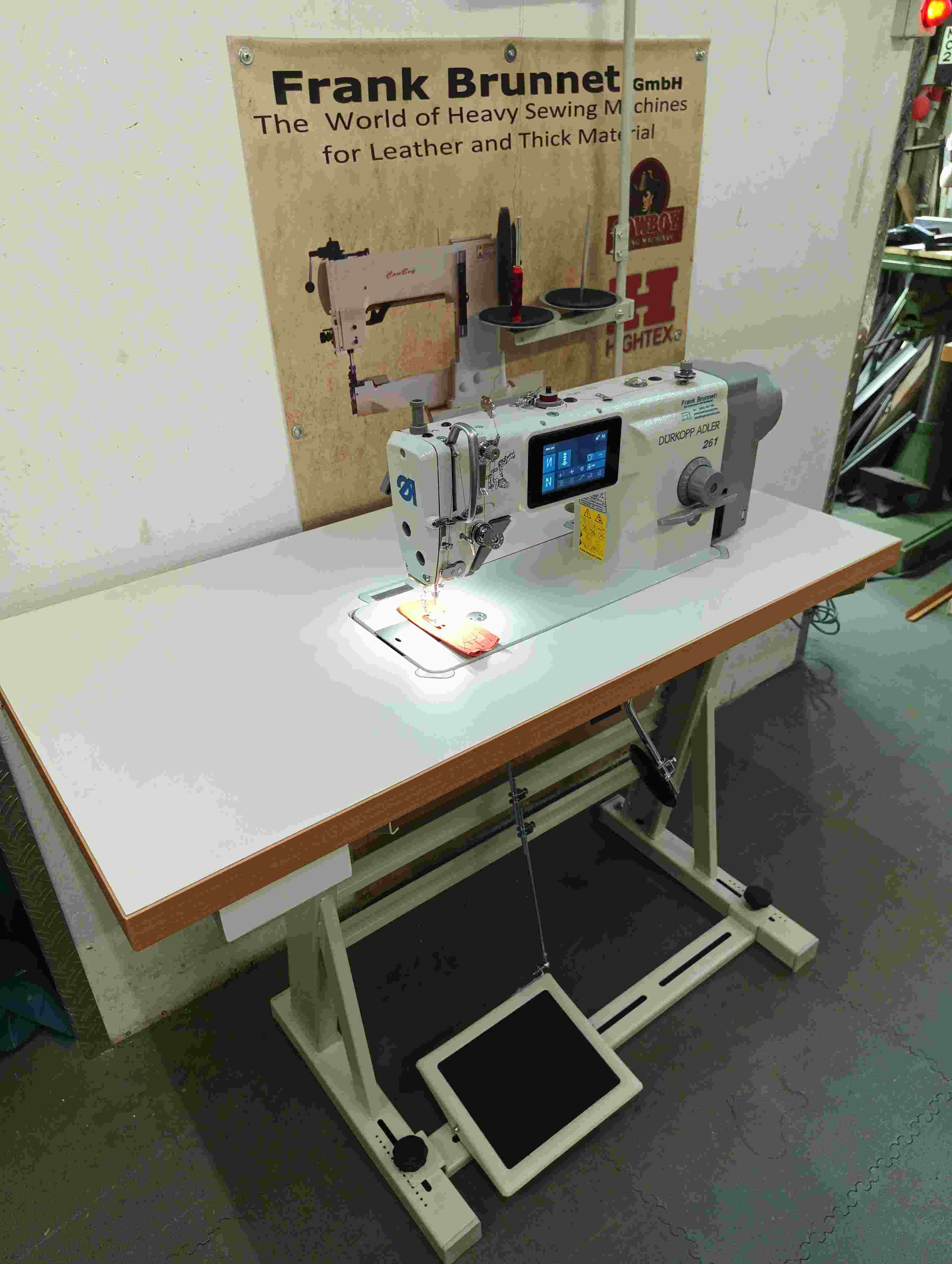 Industrienähmaschine Dürkopp Adler 261 Fadenabschneider leiser 230 V Motor für leichte bis mittlere Materialstärken