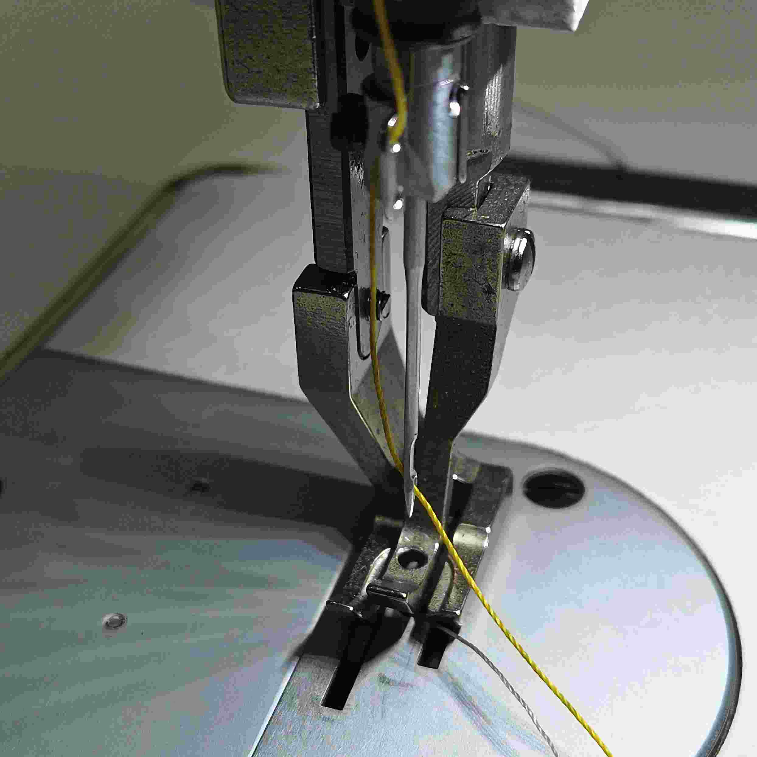 Brunnetti 640 Langarm 35 cm, Directdrive Motor 230 V , Ledernähmaschine , Polstermaschine