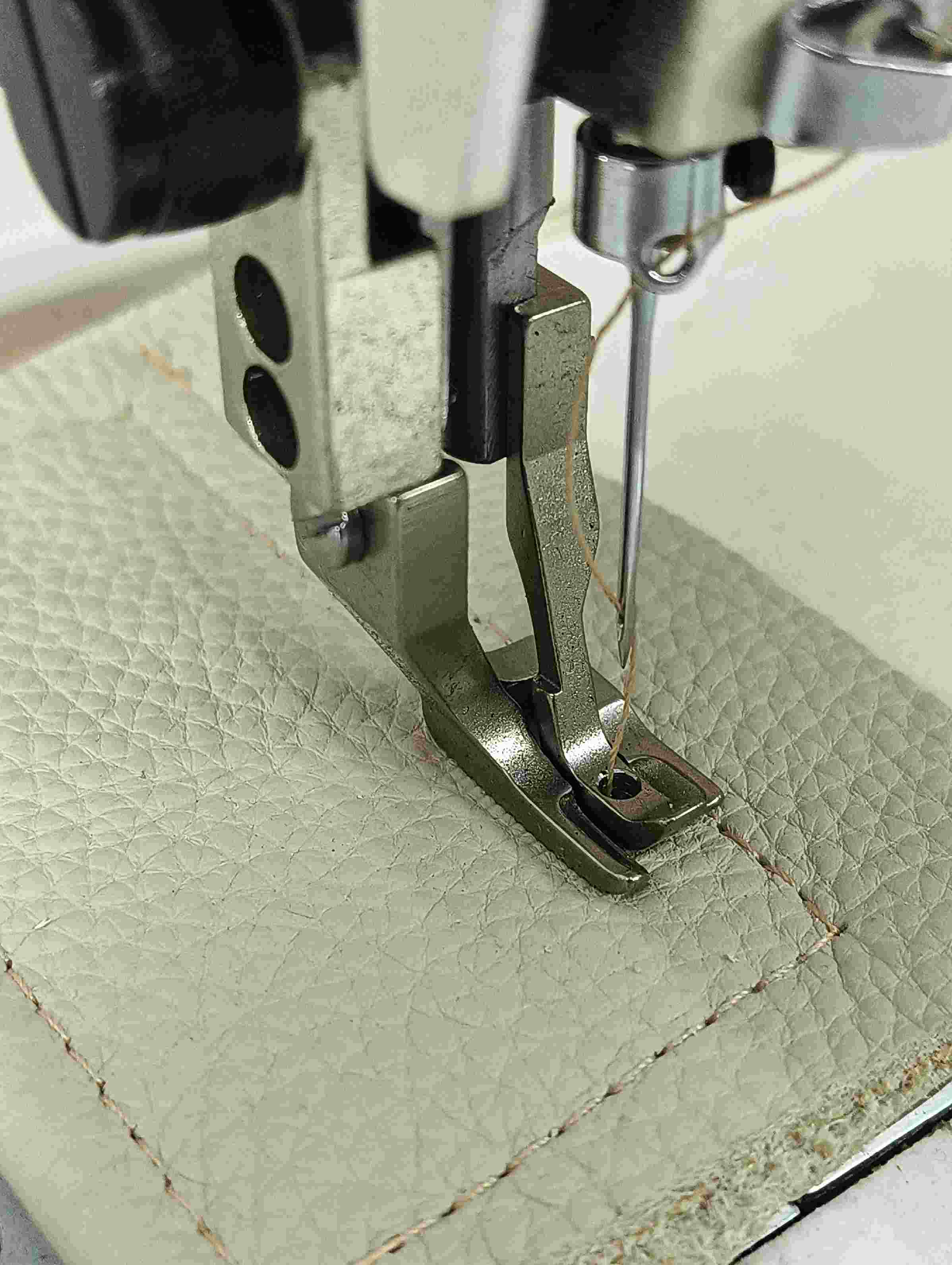 Hightex 797 Eco  Ledernähmaschine , Polstermaschine , leiser 230 V  Servo Motor